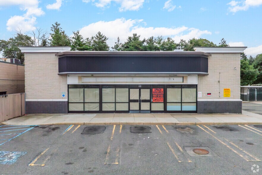 964 Merrick Rd, Baldwin, NY à vendre - Photo du bâtiment - Image 3 de 4