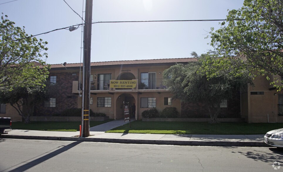 31737 Ridge Route Rd, Castaic, CA for sale - Building Photo - Image 2 of 2