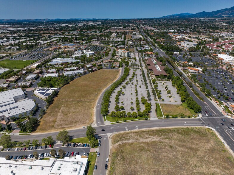 Eucalyptus St, Rancho Cucamonga, CA à vendre - Photo du bâtiment - Image 3 de 6