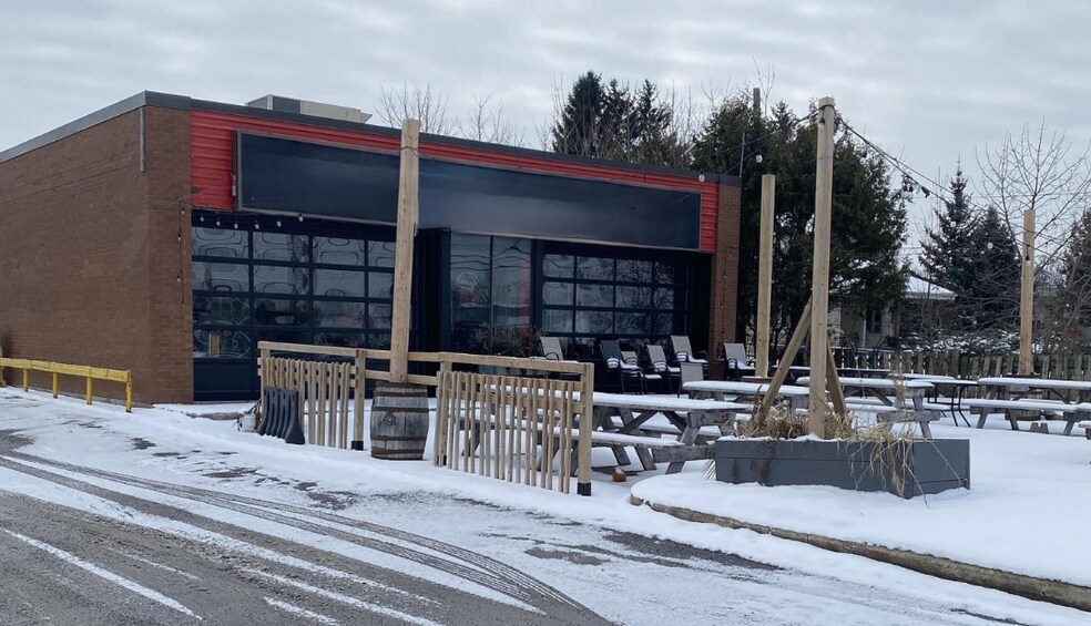 2172 Robertson Rd, Ottawa, ON à louer - Photo du bâtiment - Image 1 de 2