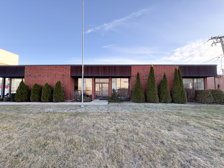 33W401 Roosevelt Rd, West Chicago, IL à louer - Photo du bâtiment - Image 2 de 4