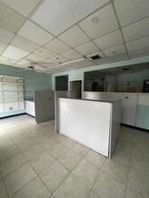375 NE 54th St, Miami, FL for lease Interior Photo- Image 2 of 11