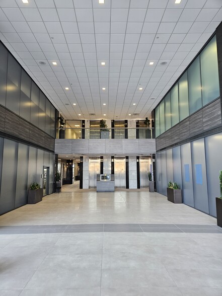 7330 San Pedro Ave, San Antonio, TX for lease - Lobby - Image 2 of 7