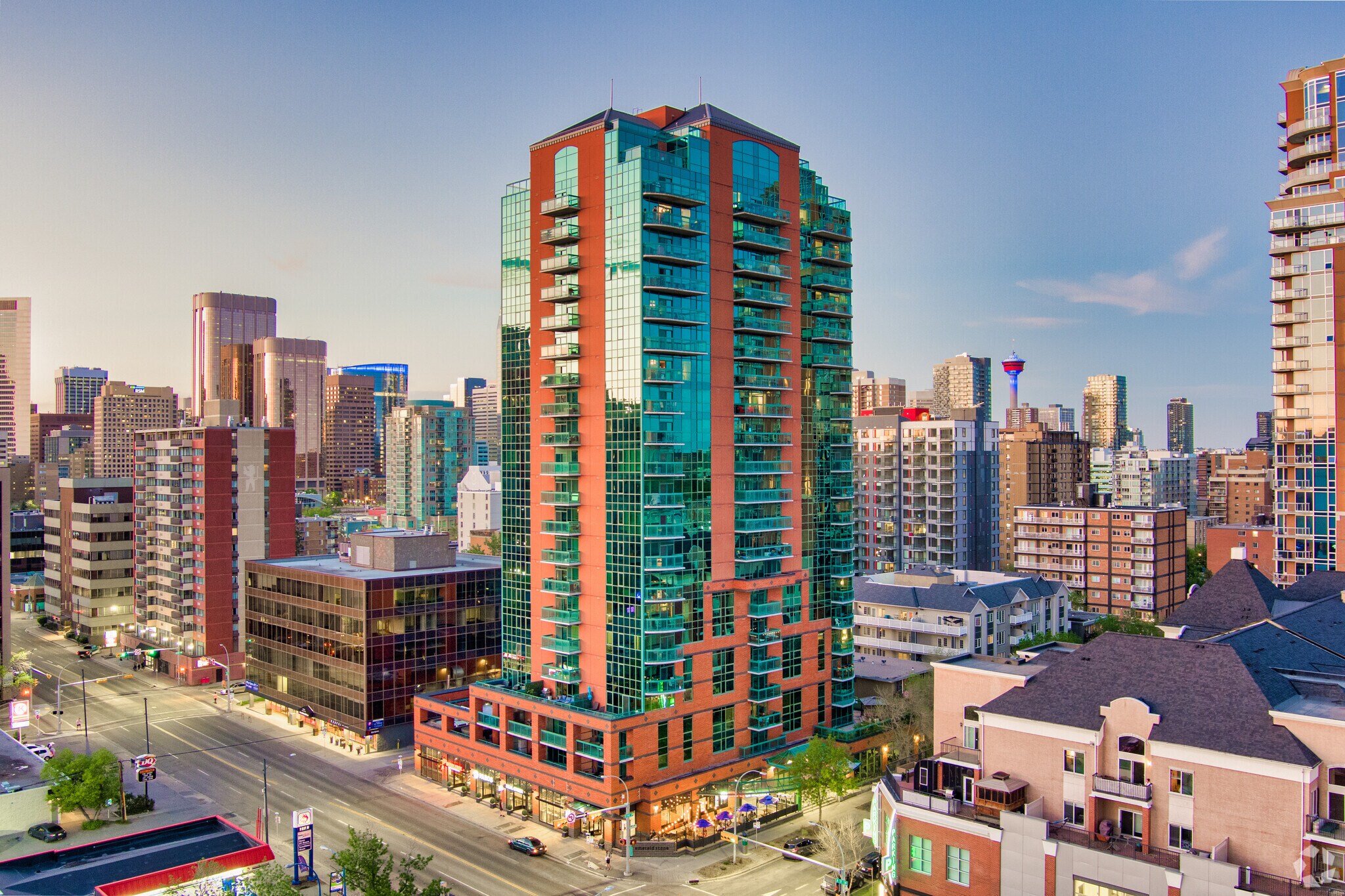 1436 8th St SW, Calgary, AB à vendre Photo principale- Image 1 de 1