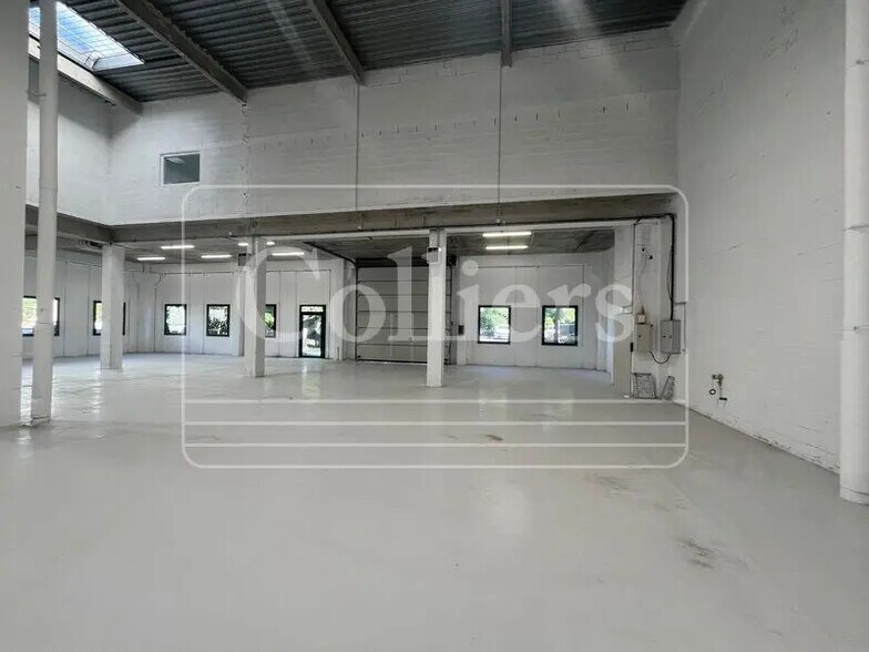 Flex in Vitrolles for lease - Interior Photo - Image 3 of 9