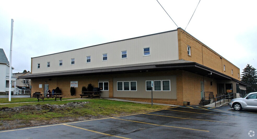 651 S Center Ave, Somerset, PA à louer - Photo du bâtiment - Image 3 de 17