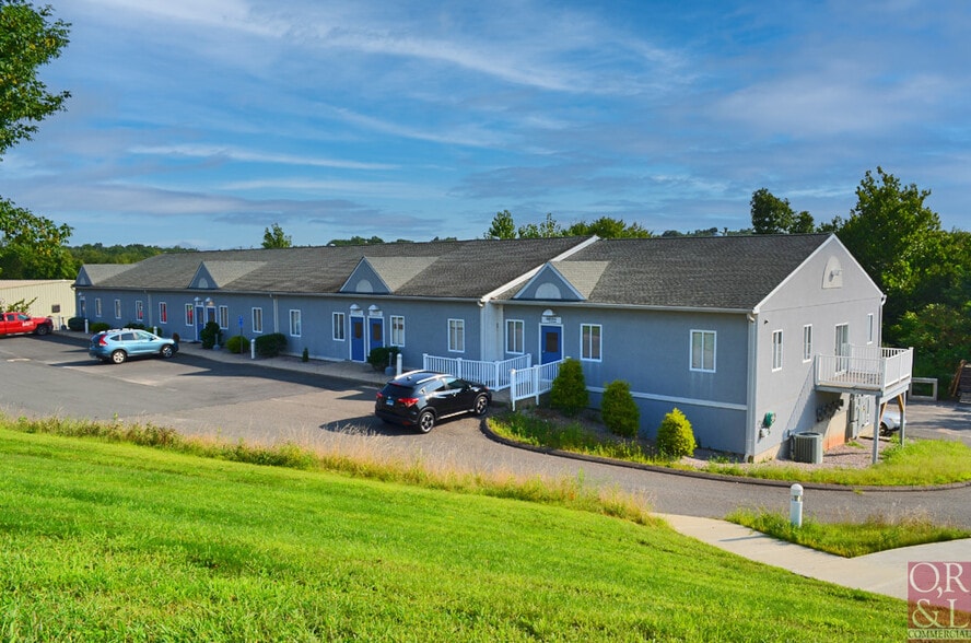 42 Ozick Dr, Durham, CT for lease - Building Photo - Image 1 of 5