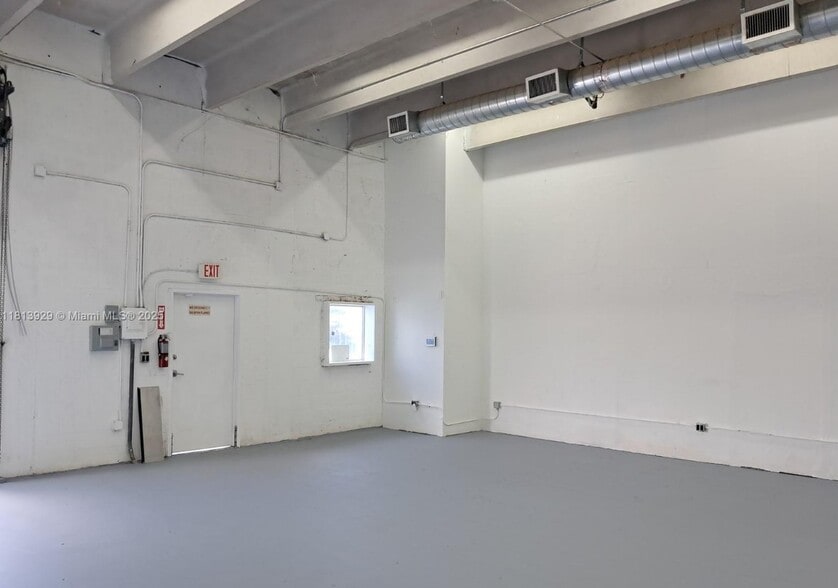 430 Ansin Blvd, Hallandale Beach, FL à louer - Photo intérieure - Image 3 de 3