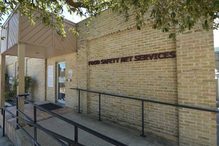 219-223 W Rhapsody Dr, San Antonio, TX for sale - Building Photo - Image 1 of 8