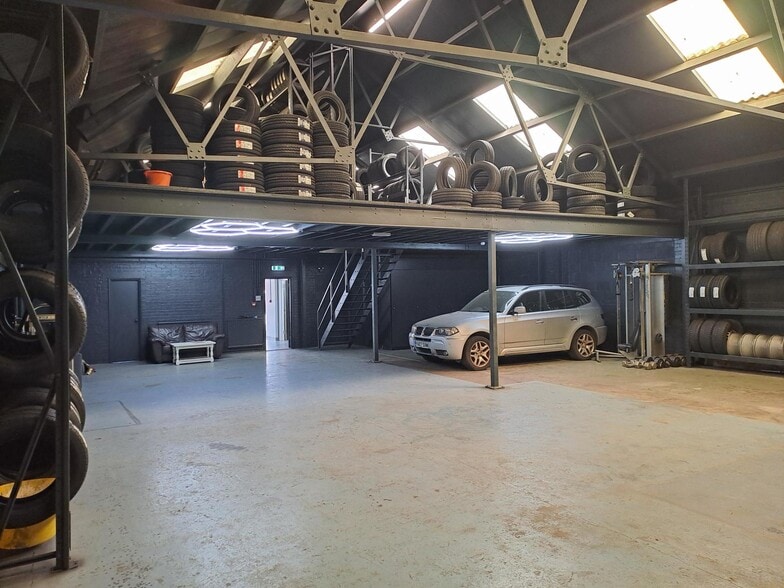 2-16 Woodfield Rd, Welwyn Garden City for sale - Building Photo - Image 2 of 11