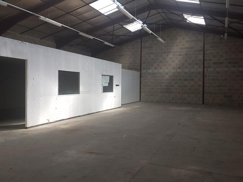 Industrial in Craponne for lease - Building Photo - Image 1 of 8
