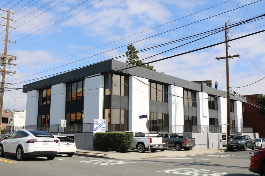 11110 Ohio Ave, Los Angeles, CA for lease - Building Photo - Image 2 of 8