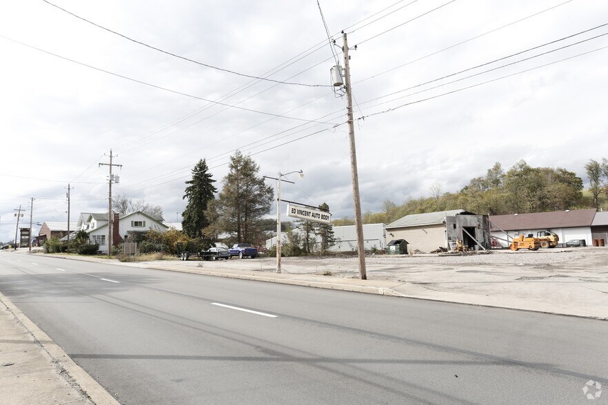 1004 Morrell Ave, Connellsville, PA for lease - Primary Photo - Image 1 of 2