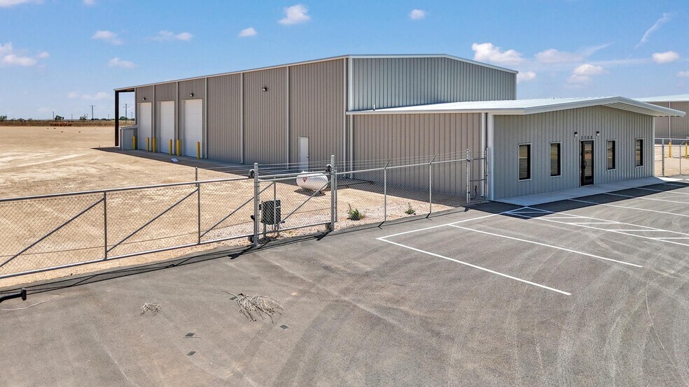 2200 E County 130 rd, Midland, TX à louer - Photo du bâtiment - Image 3 de 12