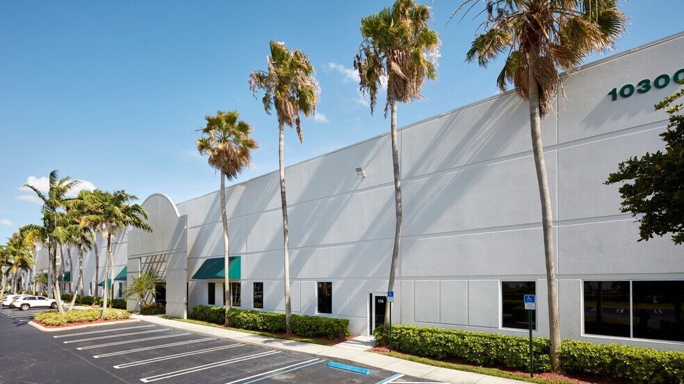 10300 NW 19th St, Miami, FL à louer - Photo du bâtiment - Image 2 de 3