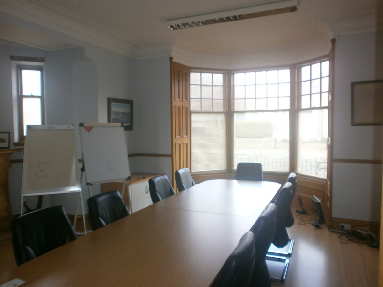 86 Brook St, Broughty Ferry for lease - Interior Photo - Image 2 of 5