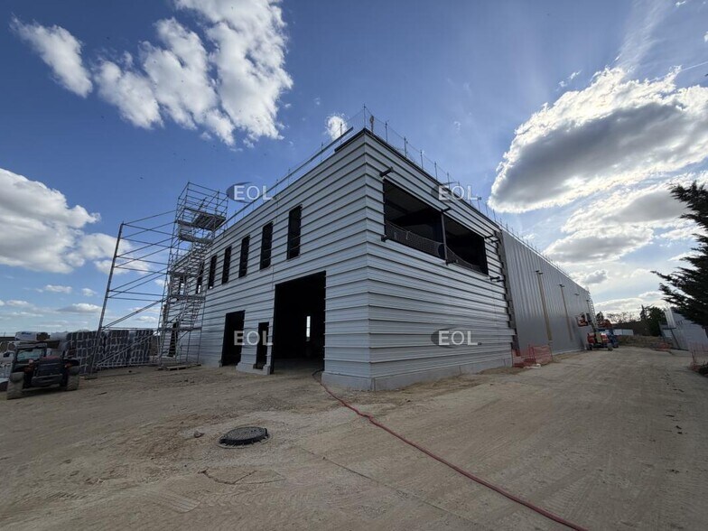 Industrial in Wissous for lease - Building Photo - Image 3 of 4