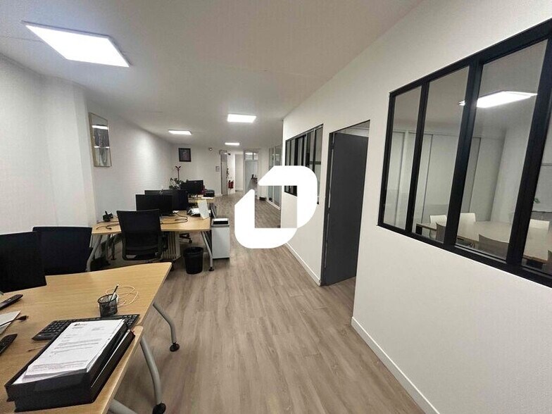 Bureau dans Argenteuil à louer - Photo du bâtiment - Image 3 de 10