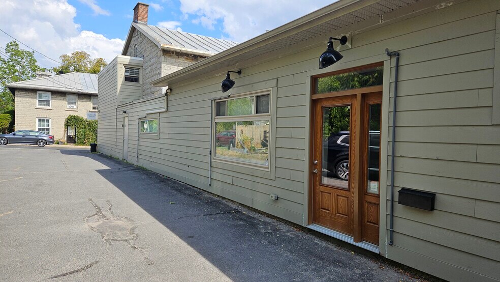 658-662 King St W, Kingston, ON à vendre - Photo du bâtiment - Image 2 de 4