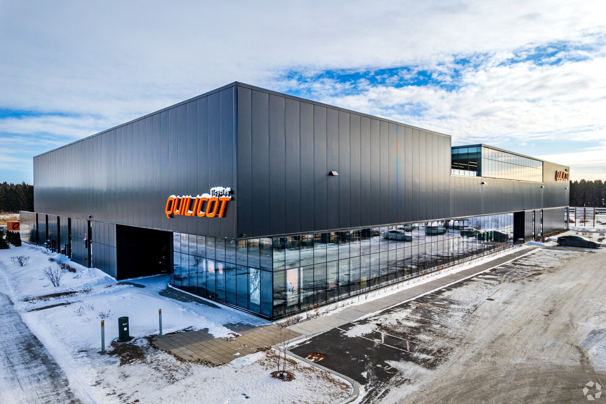 401 Rue Louis-Blériot, Mascouche, QC for lease Primary Photo- Image 1 of 5