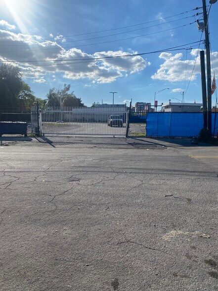 300 NW 79th St, Miami, FL for sale - Primary Photo - Image 1 of 14