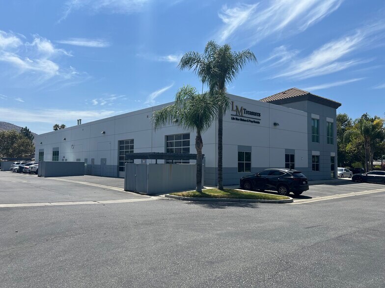 10557 Juniper Ave, Fontana, CA à vendre - Photo du bâtiment - Image 2 de 5