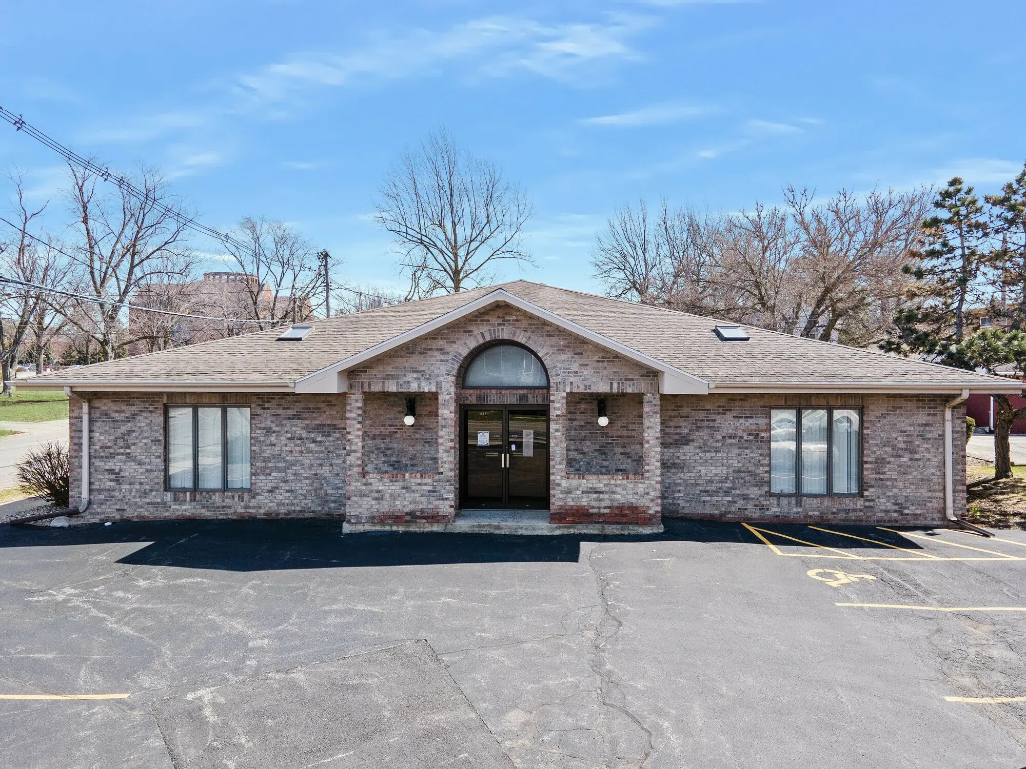 915 N Main St, Bloomington, IL à vendre Photo du bâtiment- Image 1 de 2