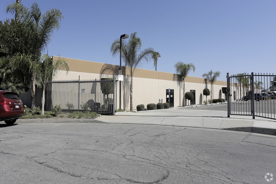 13656-13666 Bora Dr, Santa Fe Springs, CA à louer - Photo du bâtiment - Image 1 de 7