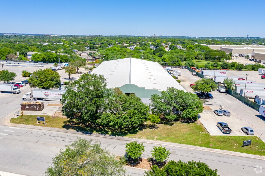 3603-3645 Metro Pky, San Antonio, TX à louer - Photo du bâtiment - Image 3 de 6