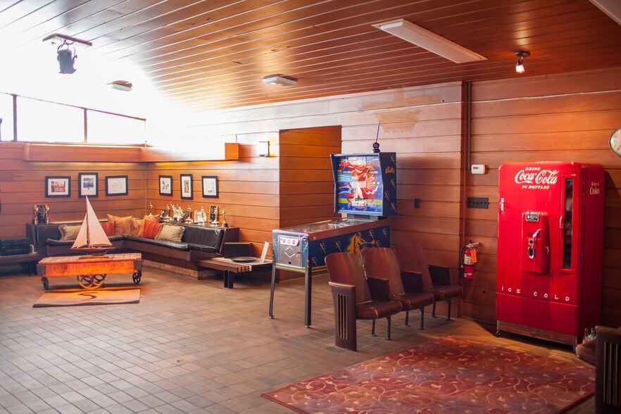 1433 Northside Blvd, South Bend, IN for sale - Building Photo - Image 2 of 11