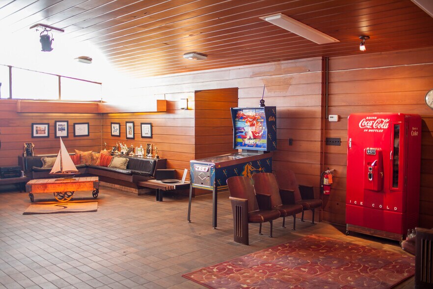 1433 Northside Blvd, South Bend, IN à vendre - Photo du bâtiment - Image 2 de 11