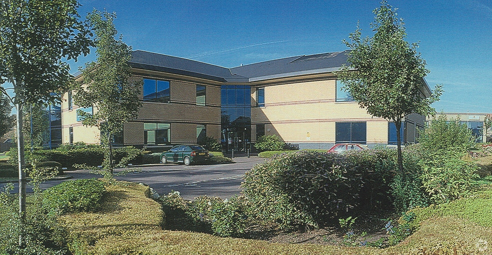 Brants Bridge, Bracknell for lease - Building Photo - Image 2 of 5
