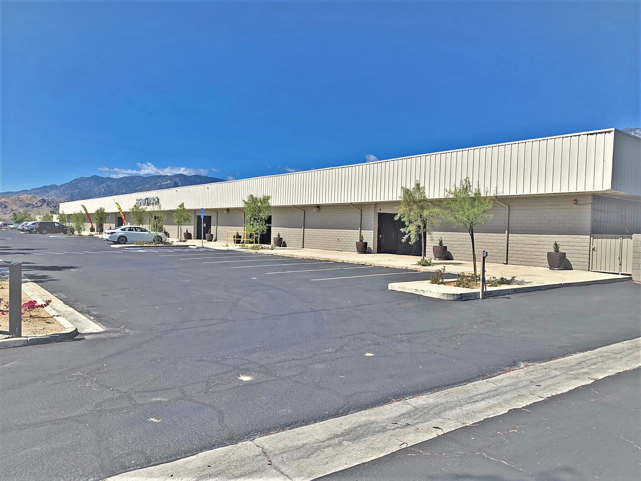 1251 Montalvo Way, Palm Springs, CA for lease Building Photo- Image 1 of 7