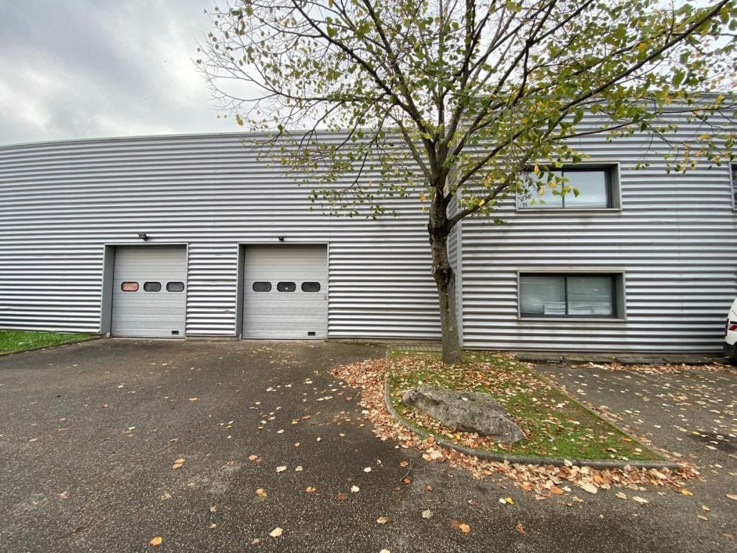 Flex in Décines-Charpieu for lease Building Photo- Image 1 of 4
