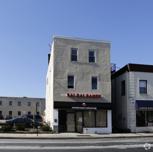 812 W Lancaster Ave, Bryn Mawr, PA à vendre - Photo du bâtiment - Image 2 de 2