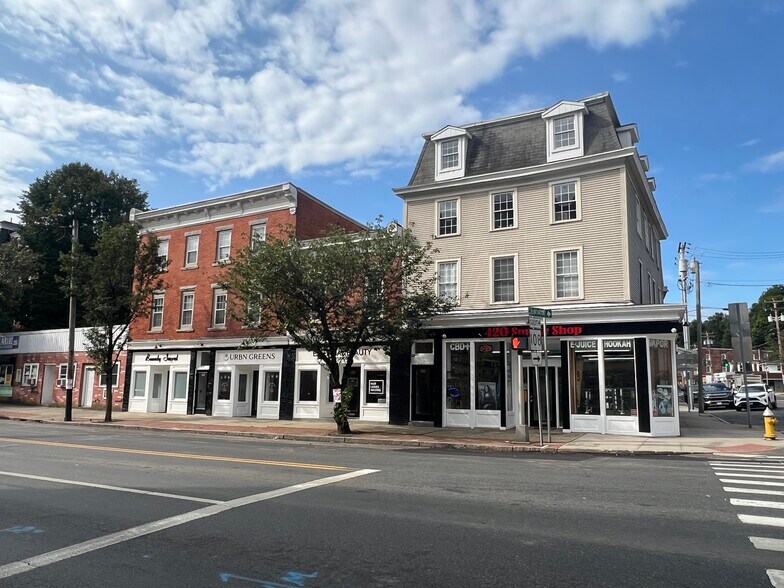 410-421 Howe Ave, Shelton, CT à vendre - Photo du bâtiment - Image 2 de 12