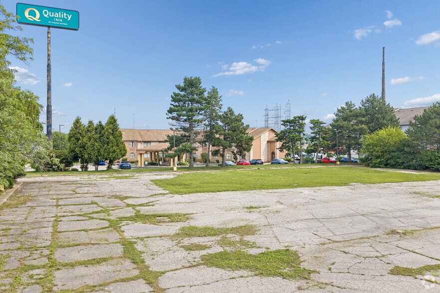 661 Griswold Rd, Elyria, OH for sale - Building Photo - Image 3 of 18