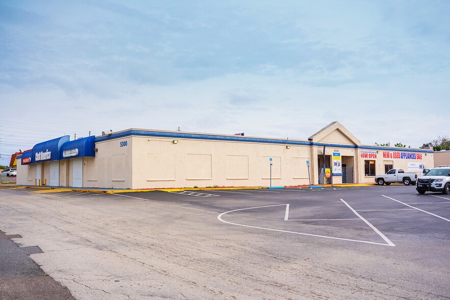 5218-5398 Silver Star Rd, Orlando, FL for lease - Building Photo - Image 3 of 42