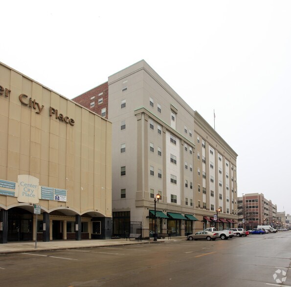 211 S Michigan St, South Bend, IN à louer - Photo du bâtiment - Image 2 de 10