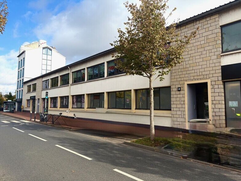 Bureau dans Joinville-le-Pont à louer - Photo du bâtiment - Image 1 de 11