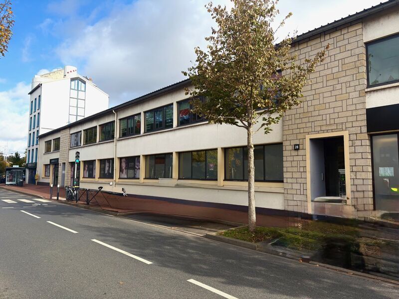 Office in Joinville-le-Pont for lease Building Photo- Image 1 of 12