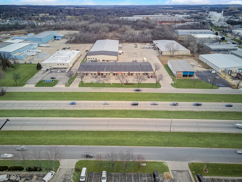 2009-2027 S Stoughton Rd, Madison, WI for lease - Aerial - Image 2 of 4