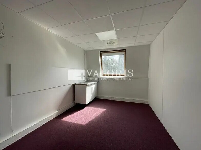 7 Rue Maryse Bastié, Bron à louer - Photo intérieure - Image 3 de 6