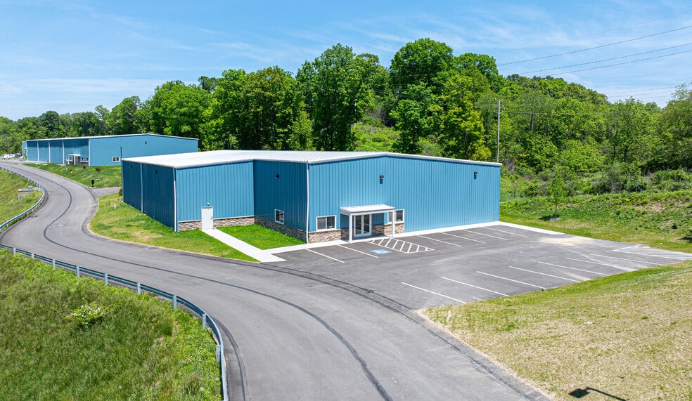 18 McClaren Rd, Coraopolis, PA for lease - Building Photo - Image 1 of 5
