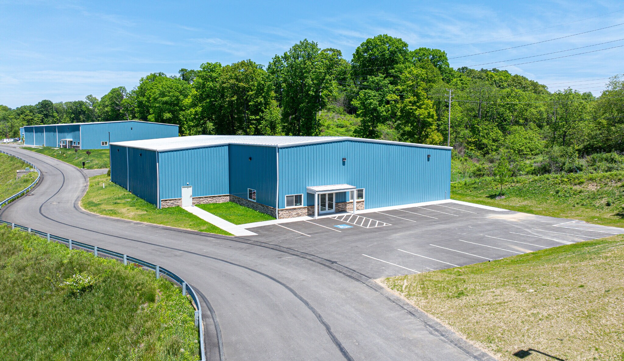 18 McClaren Rd, Coraopolis, PA for lease Building Photo- Image 1 of 6