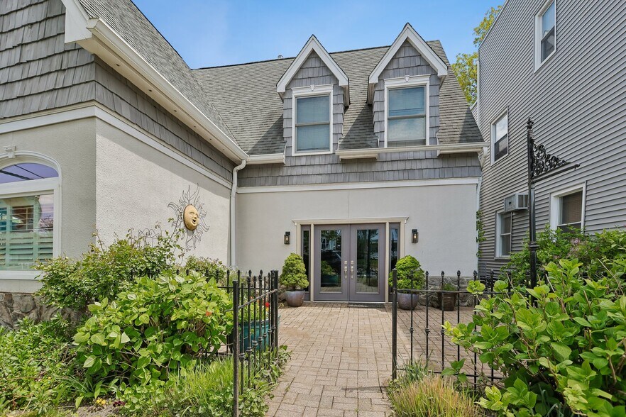 622 Main St, Avon By The Sea, NJ à vendre - Photo du bâtiment - Image 3 de 35