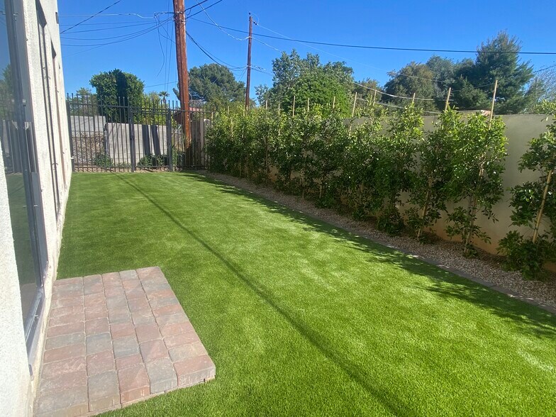 2701 E Osborn Rd, Phoenix, AZ à louer - Photo du bâtiment - Image 3 de 9