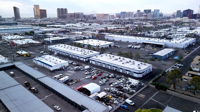Plus de détails pour 3021 S Valley View Blvd, Las Vegas, NV - Local d'activités, Industriel à louer