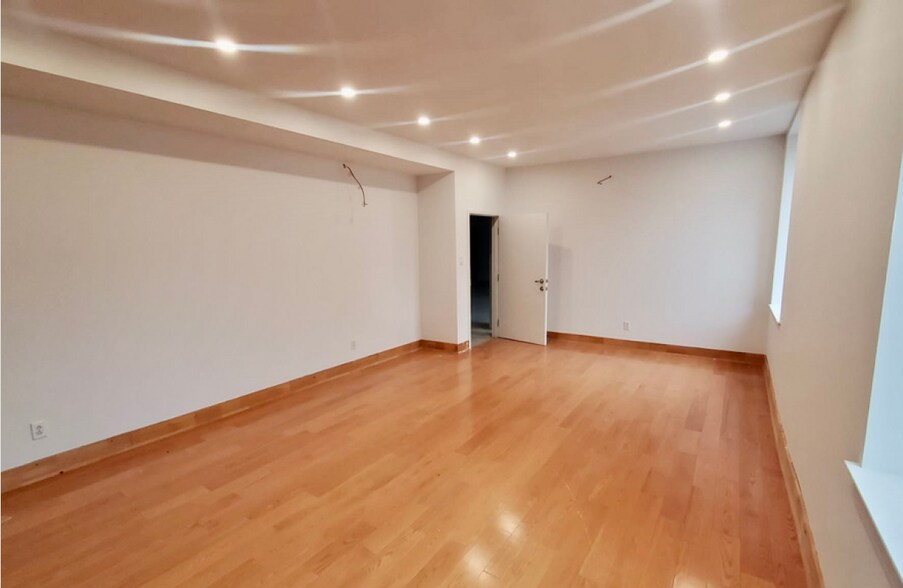 255 Rue Notre-Dame O, Montréal, QC à louer - Photo intérieure - Image 3 de 5