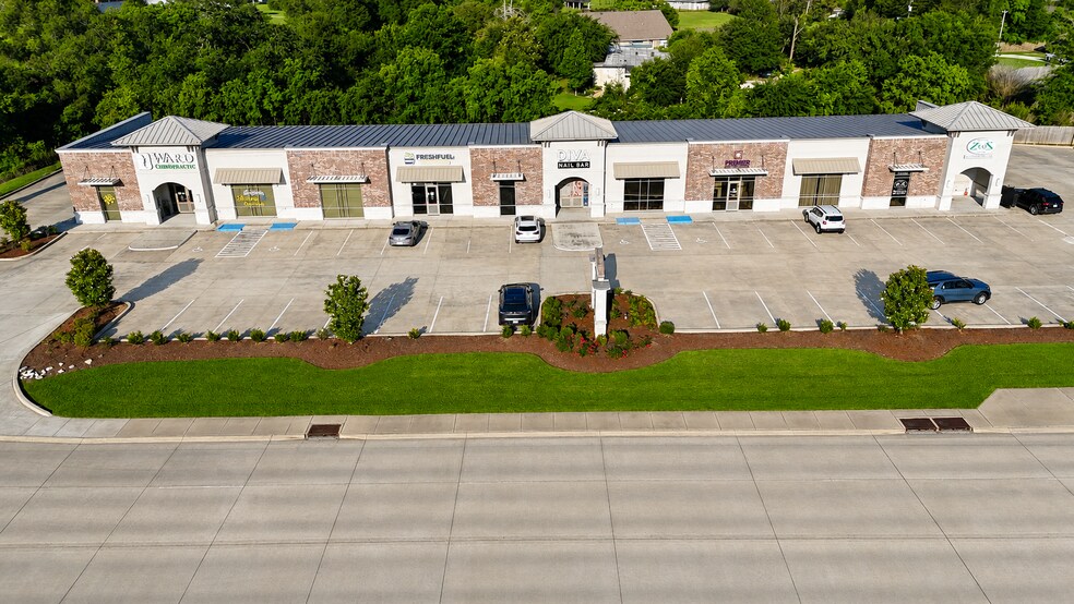 4211 Lake St, Lake Charles, LA à louer - Photo du bâtiment - Image 2 de 3